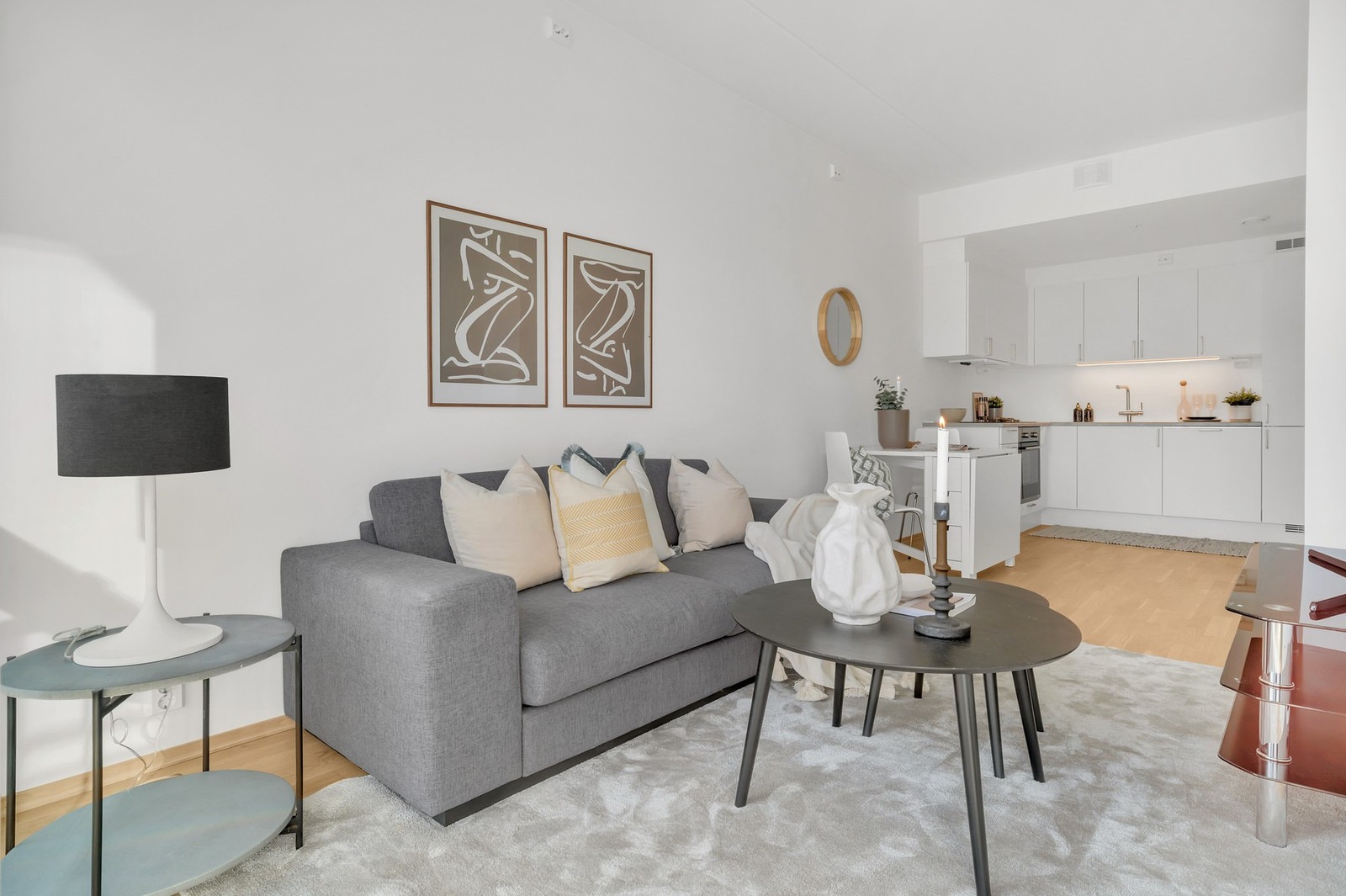 Moderne leilighet med svært god takhøyde, balansert ventilasjon, vannbåren varme m.m.